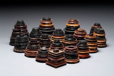 A large collection of 100 Chinese wooden stands, 19/20th C. — foto 1