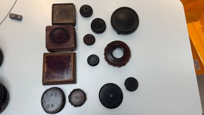 A large collection of 100 Chinese wooden stands, 19/20th C. — foto 11