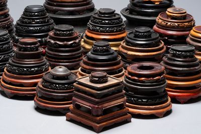 A large collection of 100 Chinese wooden stands, 19/20th C. — foto 3