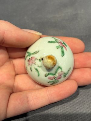 A large collection of 152 pieces, mainly Chinese porcelain covers, Kangxi and later — photo 151