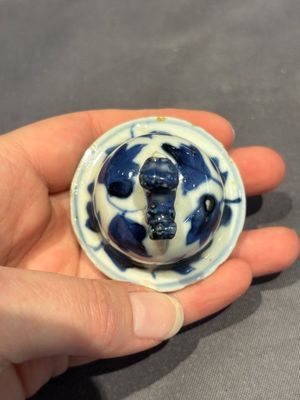 A large collection of 152 pieces, mainly Chinese porcelain covers, Kangxi and later — photo 171