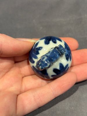 A large collection of 152 pieces, mainly Chinese porcelain covers, Kangxi and later — photo 187