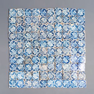 A large collection of 160 blue and white Spanish azulejos tiles with arabesque pattern, 2nd half 16th C. — foto 2
