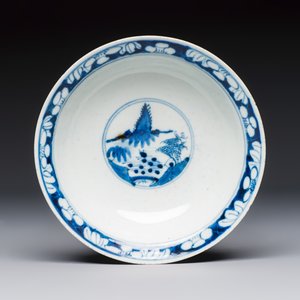 A large collection of 21 Chinese blue and white 'Sanxing' bowls — photo 12
