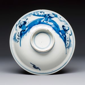 A large collection of 21 Chinese blue and white 'Sanxing' bowls — photo 13