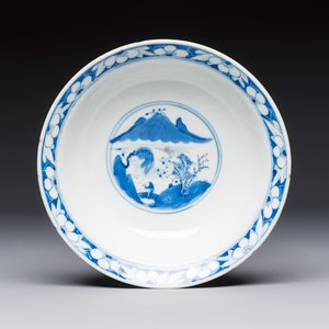 A large collection of 21 Chinese blue and white 'Sanxing' bowls — photo 16