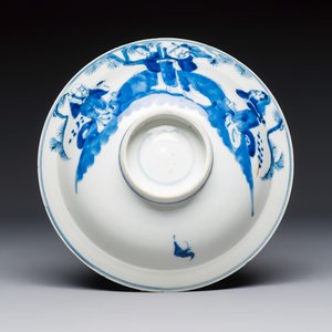 A large collection of 21 Chinese blue and white 'Sanxing' bowls — photo 17