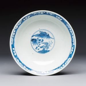 A large collection of 21 Chinese blue and white 'Sanxing' bowls — photo 18
