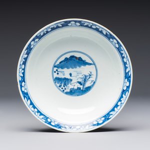 A large collection of 21 Chinese blue and white 'Sanxing' bowls — photo 2
