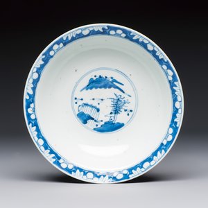 A large collection of 21 Chinese blue and white 'Sanxing' bowls — photo 22