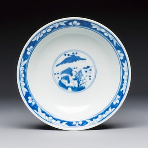 A large collection of 21 Chinese blue and white 'Sanxing' bowls — photo 26