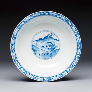 A large collection of 21 Chinese blue and white 'Sanxing' bowls — photo 4