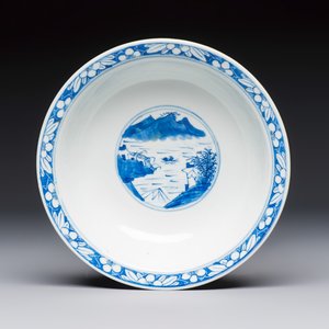 A large collection of 21 Chinese blue and white 'Sanxing' bowls — photo 42