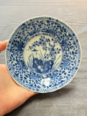 A large collection of 25 sets of Chinese blue, white and Imari-style cups and saucers, Kangxi/Qianlong — foto 1