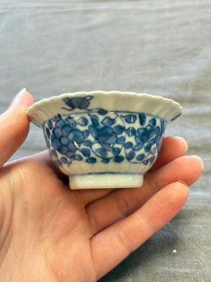 A large collection of 25 sets of Chinese blue, white and Imari-style cups and saucers, Kangxi/Qianlong — foto 101