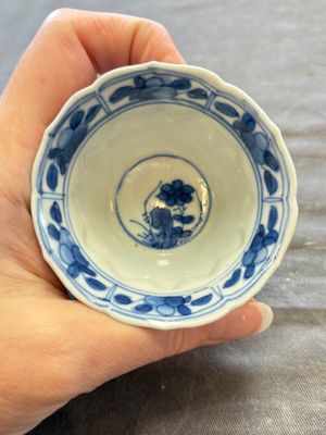 A large collection of 25 sets of Chinese blue, white and Imari-style cups and saucers, Kangxi/Qianlong — foto 109