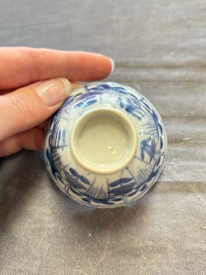 A large collection of 25 sets of Chinese blue, white and Imari-style cups and saucers, Kangxi/Qianlong — foto 110