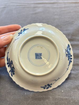 A large collection of 25 sets of Chinese blue, white and Imari-style cups and saucers, Kangxi/Qianlong — foto 112