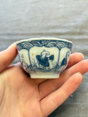 A large collection of 25 sets of Chinese blue, white and Imari-style cups and saucers, Kangxi/Qianlong — foto 123