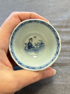 A large collection of 25 sets of Chinese blue, white and Imari-style cups and saucers, Kangxi/Qianlong — foto 125
