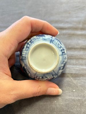 A large collection of 25 sets of Chinese blue, white and Imari-style cups and saucers, Kangxi/Qianlong — foto 126