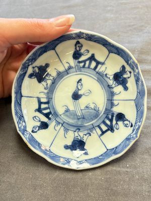A large collection of 25 sets of Chinese blue, white and Imari-style cups and saucers, Kangxi/Qianlong — foto 127