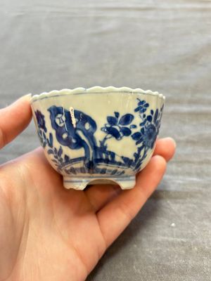 A large collection of 25 sets of Chinese blue, white and Imari-style cups and saucers, Kangxi/Qianlong — foto 13
