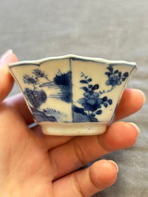 A large collection of 25 sets of Chinese blue, white and Imari-style cups and saucers, Kangxi/Qianlong — foto 132