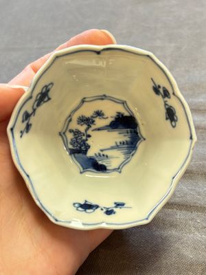A large collection of 25 sets of Chinese blue, white and Imari-style cups and saucers, Kangxi/Qianlong — foto 133