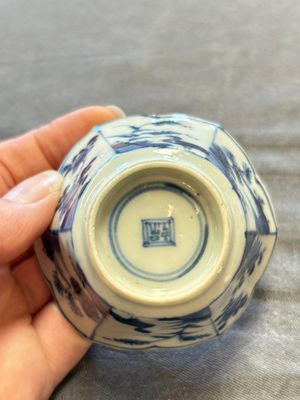 A large collection of 25 sets of Chinese blue, white and Imari-style cups and saucers, Kangxi/Qianlong — foto 134