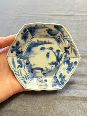 A large collection of 25 sets of Chinese blue, white and Imari-style cups and saucers, Kangxi/Qianlong — foto 135