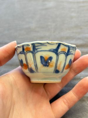 A large collection of 25 sets of Chinese blue, white and Imari-style cups and saucers, Kangxi/Qianlong — foto 137