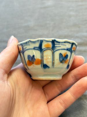 A large collection of 25 sets of Chinese blue, white and Imari-style cups and saucers, Kangxi/Qianlong — foto 138