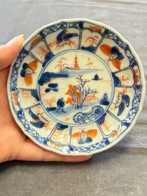 A large collection of 25 sets of Chinese blue, white and Imari-style cups and saucers, Kangxi/Qianlong — foto 143