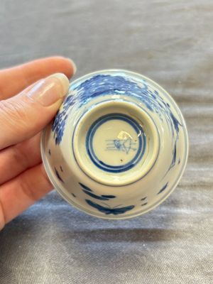 A large collection of 25 sets of Chinese blue, white and Imari-style cups and saucers, Kangxi/Qianlong — foto 150
