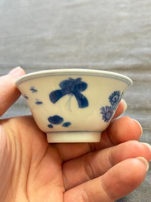 A large collection of 25 sets of Chinese blue, white and Imari-style cups and saucers, Kangxi/Qianlong — foto 153