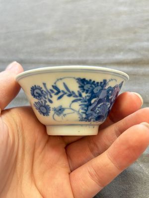 A large collection of 25 sets of Chinese blue, white and Imari-style cups and saucers, Kangxi/Qianlong — foto 154