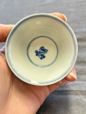 A large collection of 25 sets of Chinese blue, white and Imari-style cups and saucers, Kangxi/Qianlong — foto 155