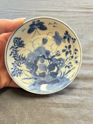 A large collection of 25 sets of Chinese blue, white and Imari-style cups and saucers, Kangxi/Qianlong — foto 157