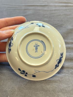 A large collection of 25 sets of Chinese blue, white and Imari-style cups and saucers, Kangxi/Qianlong — foto 158