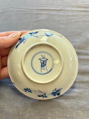 A large collection of 25 sets of Chinese blue, white and Imari-style cups and saucers, Kangxi/Qianlong — foto 160