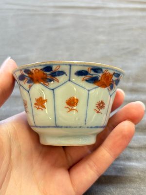 A large collection of 25 sets of Chinese blue, white and Imari-style cups and saucers, Kangxi/Qianlong — foto 170