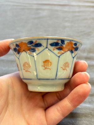 A large collection of 25 sets of Chinese blue, white and Imari-style cups and saucers, Kangxi/Qianlong — foto 172