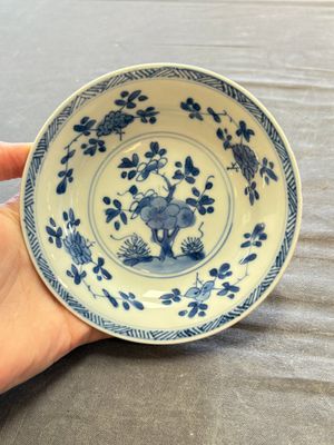A large collection of 25 sets of Chinese blue, white and Imari-style cups and saucers, Kangxi/Qianlong — foto 183