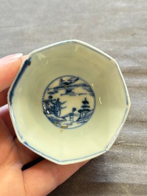A large collection of 25 sets of Chinese blue, white and Imari-style cups and saucers, Kangxi/Qianlong — foto 189