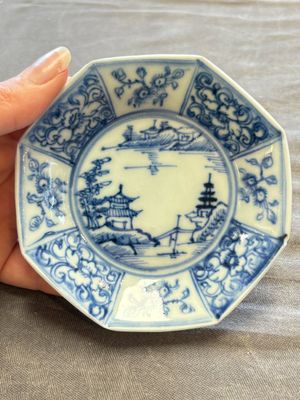 A large collection of 25 sets of Chinese blue, white and Imari-style cups and saucers, Kangxi/Qianlong — foto 191