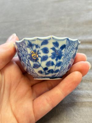 A large collection of 25 sets of Chinese blue, white and Imari-style cups and saucers, Kangxi/Qianlong — foto 195