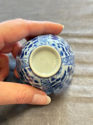 A large collection of 25 sets of Chinese blue, white and Imari-style cups and saucers, Kangxi/Qianlong — foto 198
