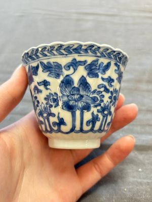 A large collection of 25 sets of Chinese blue, white and Imari-style cups and saucers, Kangxi/Qianlong — foto 20