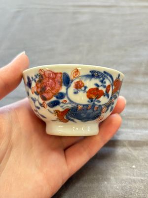 A large collection of 25 sets of Chinese blue, white and Imari-style cups and saucers, Kangxi/Qianlong — foto 25